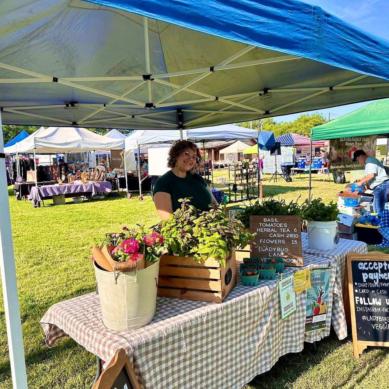 A dog in passing and bright bouquets greet Saturday visitors